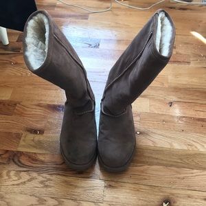 Gently used Tan Emu Boots